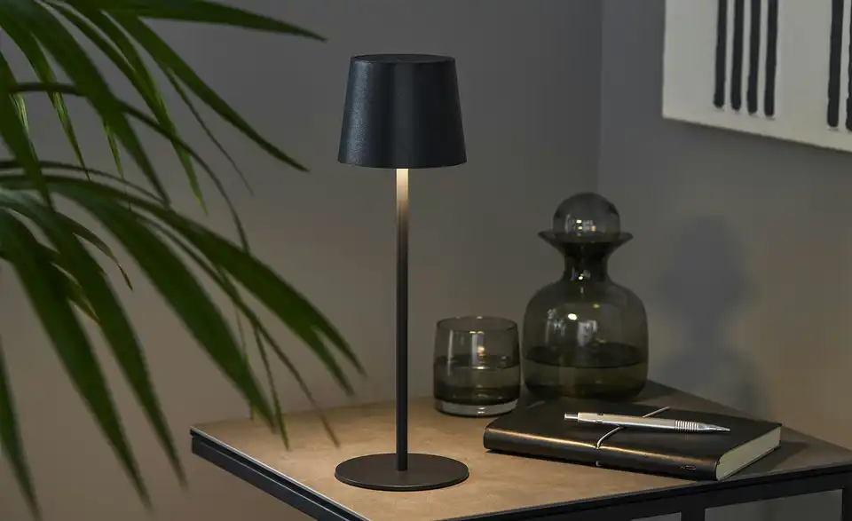 Akku-Tischleuchte, in Wohnsituation